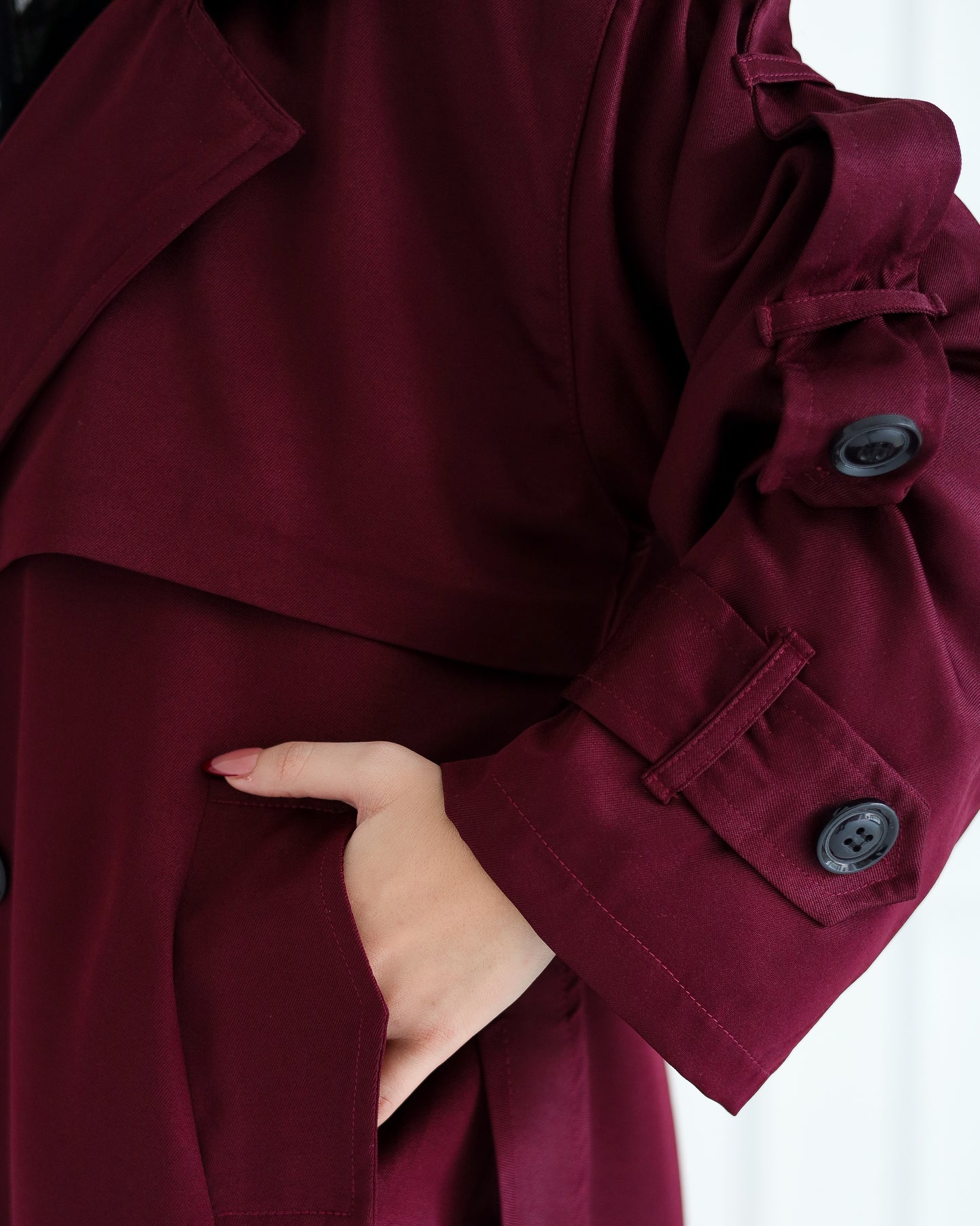 Trench coat in burgundy