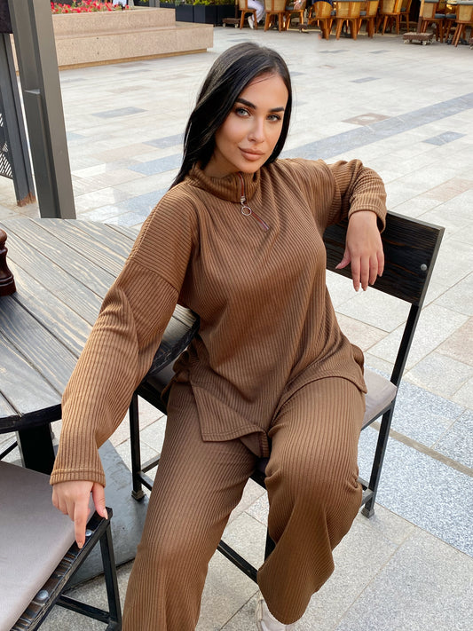 Knitted set in brown