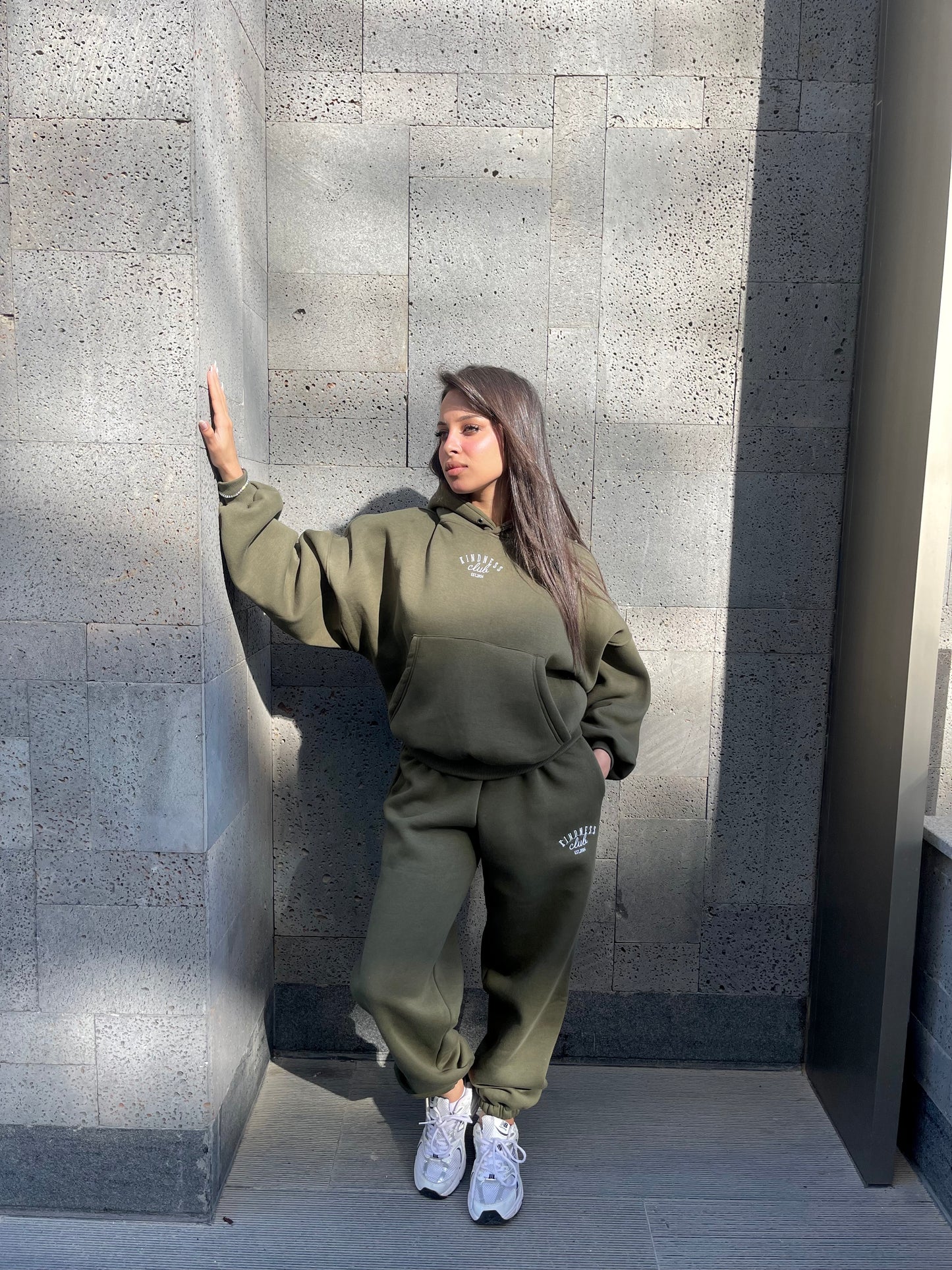 Cropped hoodie set in olive